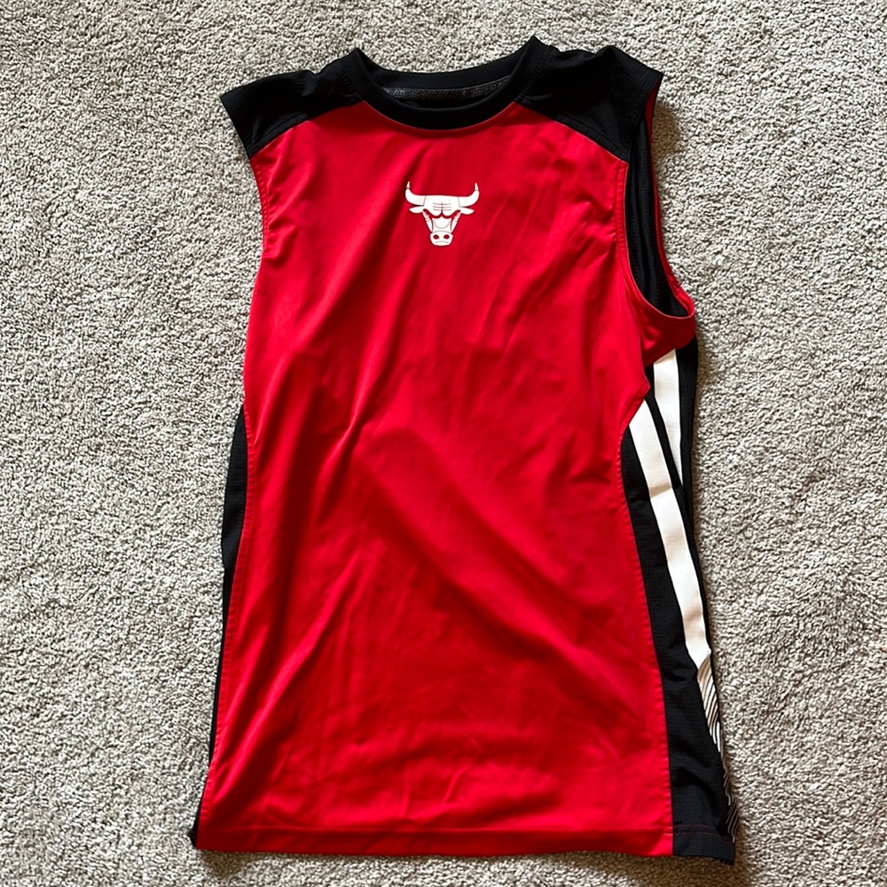 Selling bull’s practice jersey, Derick Rose, red and black, Men’s M